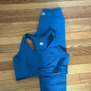 Matching set! Worm only once! One size fits most!